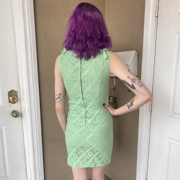 1960s Mint Green Lace Mini Mod Dress - Picture 3 of 4